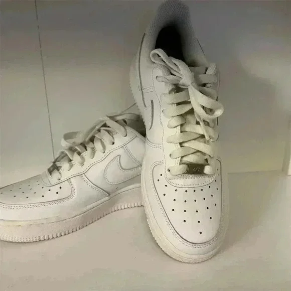 Nike Air Force 1 '07  Sneakers White Size 7 Low Top Casual Shoes Unisex Trendy - Picture 3 of 7